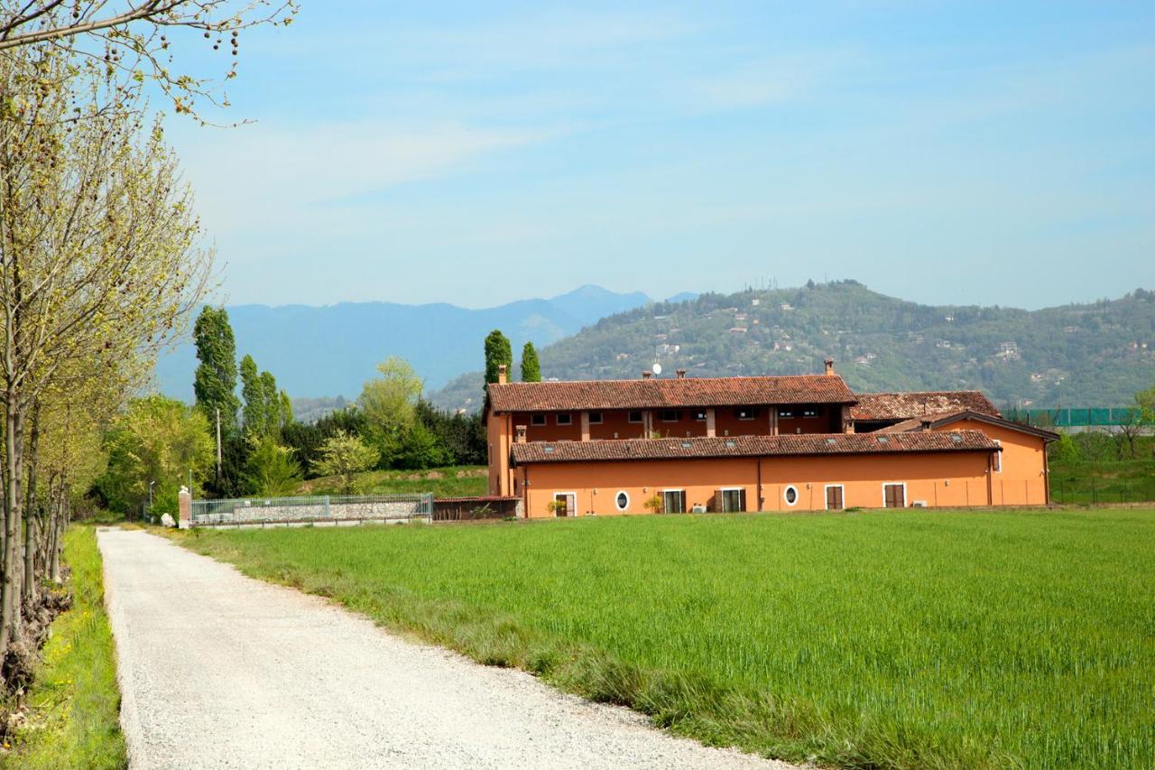 Bed and Breakfast Cascina Volta Брешія Екстер'єр фото